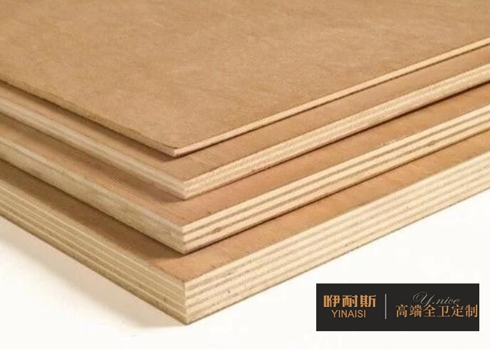 多層板(膠合板的一種)，多片薄板膠合而成