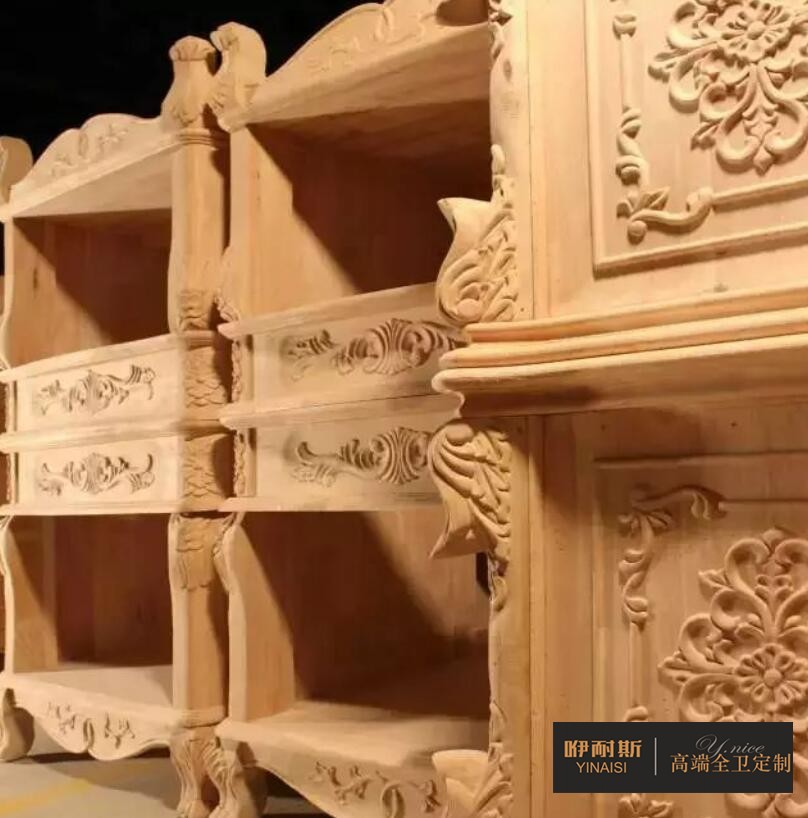 第十一步：木磨。把木頭表面的毛刺打磨掉，有小坑挖或黑疤的地方挖掉后填補(bǔ)起來(lái)、并打磨光滑。