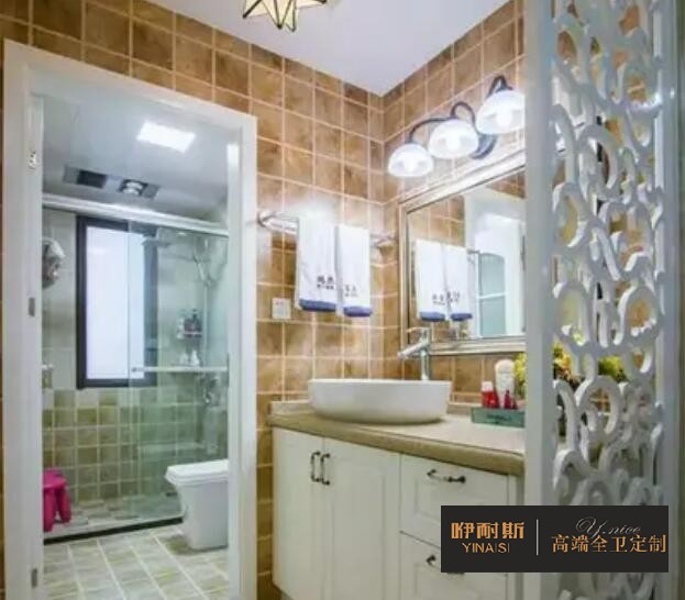 現(xiàn)在大多數(shù)衛(wèi)浴間設(shè)計(jì)是干濕分離式，將面盆獨(dú)立出來，且設(shè)置遠(yuǎn)離門口的地方，打造相對干燥的空間