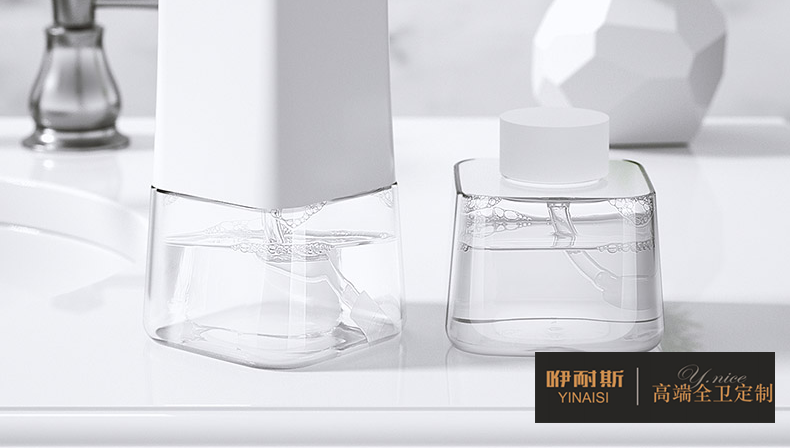 WIMAHA則采用了自由替換的設(shè)計(jì)，用完原裝的洗手液可以加自己家的進(jìn)去!